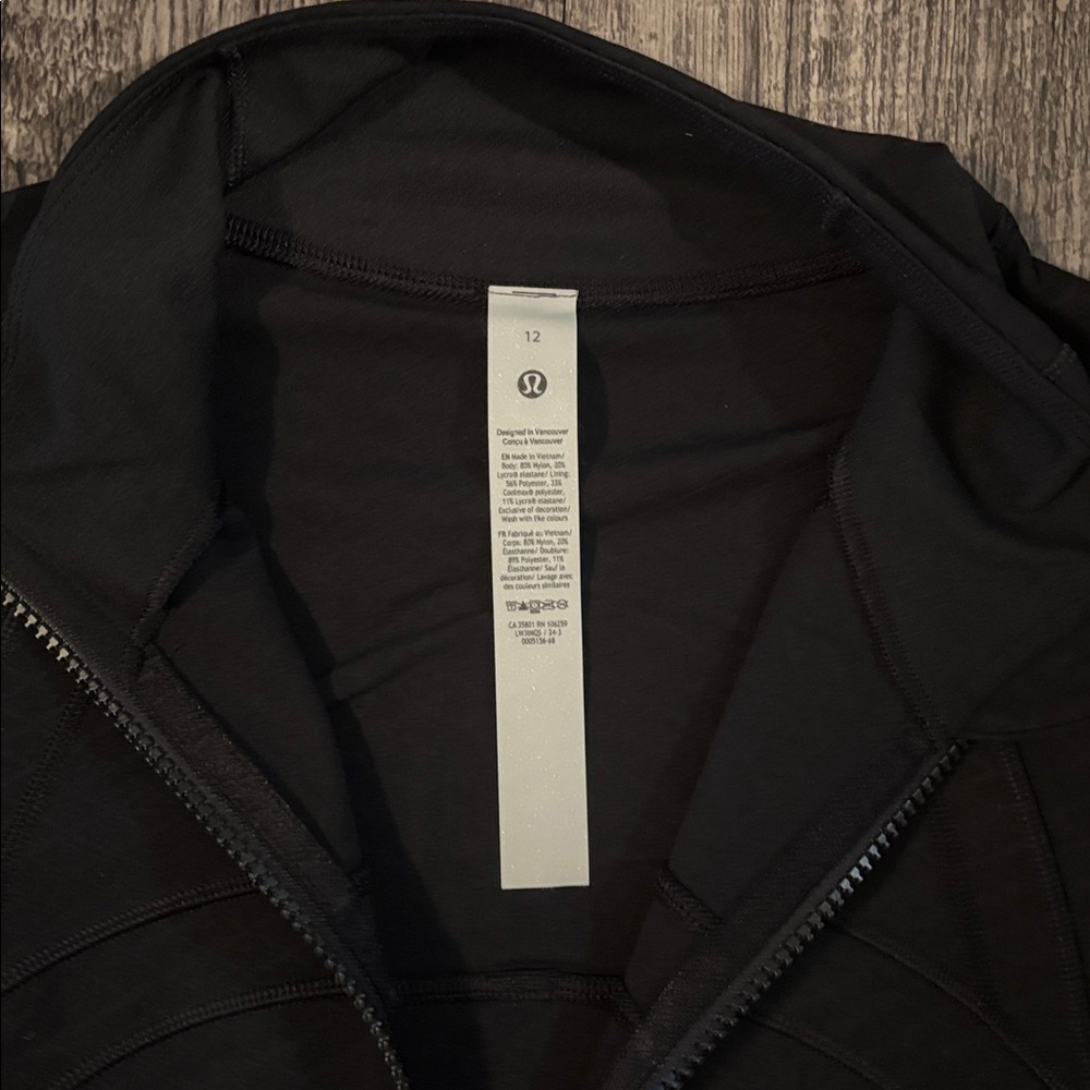Lululemon Define Full Length Jacket - Black with Diamond Pattern - Size 12 - Picture 3 of 4